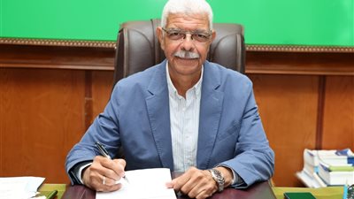 رئيس جامعة المنوفية يترأس اجتماع لجنة مجلس العمداء 