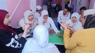 تدريبات عملية على فن الكروشيه لذوي الهمم ضمن أنشطة قصور الثقافة