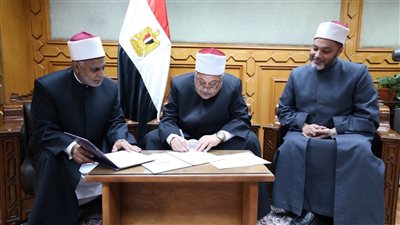 الشيخ أيمن عبدالغني يعتمد نتيجة الدور الثاني لشهادات القراءات