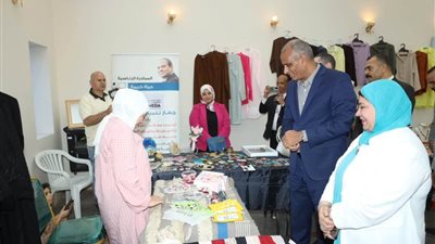 محافظ كفر الشيخ يفتتح معرض المشروعات اليدوية والسجاد بحديقة الخالدين