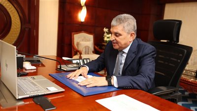 قناة السويس تبحث مع «CMA CGM» تعزيز التعاون وزيادة الخدمات الملاحية