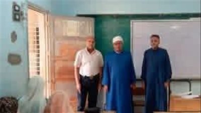 رئيس منطقة قنا الأزهرية يتابع الاختبارات التتابعية لرواق القرآن الكريم بدشنا