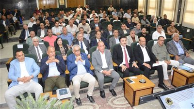 محافظ الغربية يلتقي أصحاب مصانع وشركات الغزل والنسيج ويضع خطة متكاملة للنهوض بالصناعة للمنتج المحلي