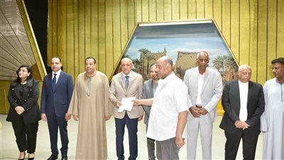 محافظ الأقصر يشهد احتفالية تسليم 573 قطعة أرض للمواطنين بقرنة مرعي