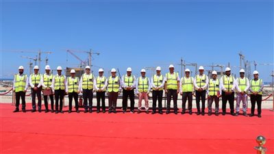وزير العمل ومحافظ مطروح يتفقدان مشروع الضبعة