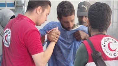 الهلال الأحمر المصري يقدم الدعم الإغاثي لمصابي حادث انقلاب سيارة عمال بالمنوفية