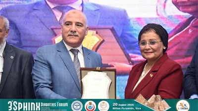 تكريم الدكتور أسامة الشلقاني وكيل وزارة الصحة بالجيزة