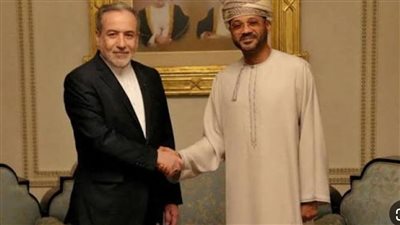 وزير الخارجية العماني ونظيره الإيراني يبحثان مستجدات الأوضاع في هرمز