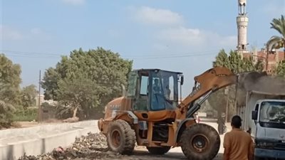 محافظ القليوبية يوجه باستمرار رفع نواتج تطهير الترع 