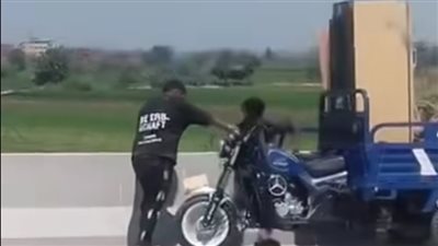 حبس عاملي خردة لسرقة عواكس الطريق الإقليمي بالشرقية