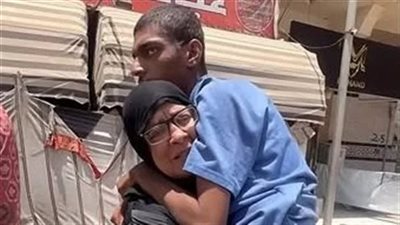 والدة الأبناء الثلاثة المصابين بضمور في المخ تروي تفاصيل معاناتها