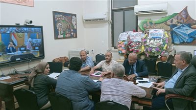من داخل غرفة العمليات.. وكيل وزارة التعليم بأسيوط يتابع انطلاق امتحانات الدور الثانى للثانوية العامة بحضور 1952 طالبًا