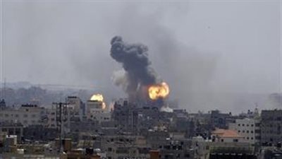  طيران الاحتلال يشن غارة على مدينة دير البلح وسط قطاع غزة 