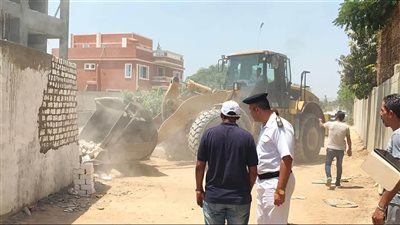 إزالة مخالفات بنائية وتعديات على مساحة 8 أفدنة بالعبور الجديدة 
