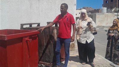 استعدادُا  للعام الدراسي.. استبدال صناديق القمامة ورفع كفاءة النظافة بمحيط المدارس بالغردقة