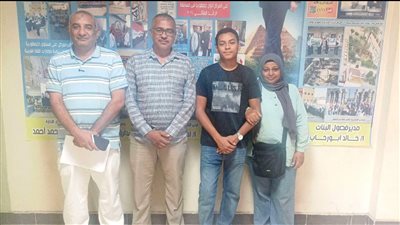 مدير تعليم نجع حمادي يستقبل الأول على محافظة قنا بالثانوية العامة
