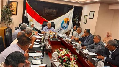 رئيس شركة مياه القاهرة يعقد اجتماعًا لتعزيز استدامة المياه ورفع الجاهزية