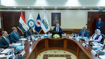 وزير البترول يشيد بجهود أنربك في زيادة إنتاج البنزين وتقليل الاستيراد وتأمين احتياجات السوق