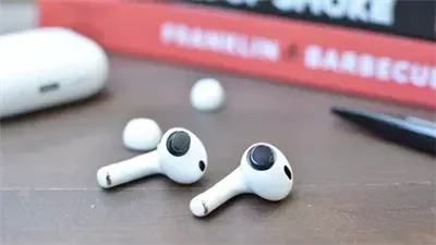 آبل تطور AirPods بكاميرات وذكاء اصطناعي