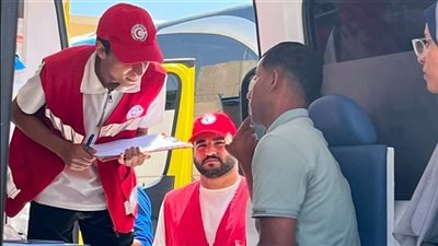 فرق الهلال الأحمر تستقبل الدفعة الـ78 من الجرحى والمرضى الفلسطينيين بمعبر رفح