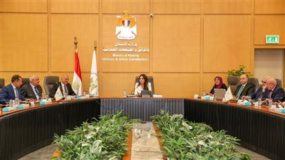 اجتماع موسع بـ «الإسكان» لمتابعة موقف مشروعات المياه والصرف بالقاهرة الجديدة
