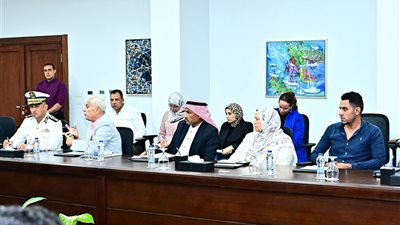 محافظ جنوب سيناء يبحث مع مستثمري نويبع وطابا سبل تنشيط السياحة 