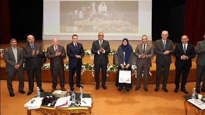 وزير الدولة للإنتاج الحربي يلتقي الحاصلين على البرامج القيادية والتدريبية المتميزة