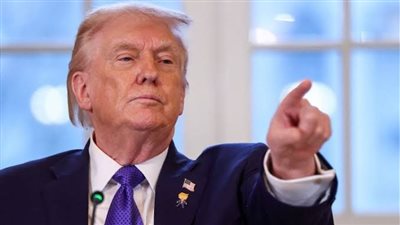 إدارة ترامب تدرس فرض رسوم باهظة على تصاريح العمل داخل الولايات المتحدة
