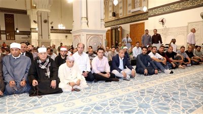 محافظ الشرقية يشهد احتفالية المولد النبوي ويكرّم عدداً من الأئمة وحافظة للقرآن