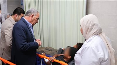 محافظ الإسماعيلية يتفقد مصابي «حادث الدواويس»