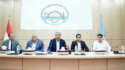  وزير السياحة ومحافظ مطروح يعقدان لقاءً مع مستثمري المحافظة لبحث فرص الاستثمار 