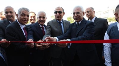 محافظ المنيا ورئيس الجامعة الأهلية يفتتحان فرع البنك الأهلي المصري داخل الحرم الجامعي
