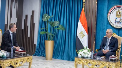 وزير الدولة للإنتاج الحربي يبحث مع «تاليس» توسيع الشراكة المصرية الفرنسية وتعزيز التصنيع المحلي
