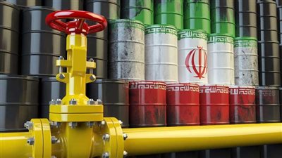 باحث: إيرادات النفط الإيراني في خطر وطهران تستخدم مضيق هرمز كورقة ضغط