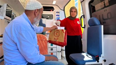 الهلال الأحمر يستقبل الدفعة الـ79 من الجرحى والمرضى الفلسطينيين عبر معبر رفح