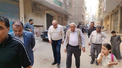 حي السلام أول يتعامل مع عقارات تمثل خطورة داهمة ويرفع الإشغالات بشارعي 27 والخمسين