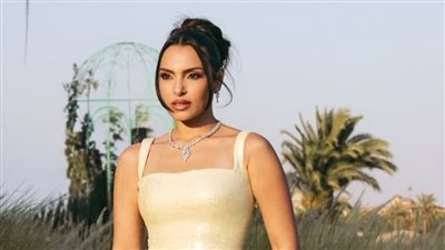 الألماس يتلألأ على فستان كارمن سليمان..