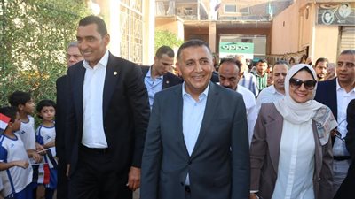 محافظ القليوبية ووزير الشباب يفتتحان ملعبًا قانونيًا بالنجيل الصناعي بمركز شباب أبو الغيط