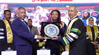 الأكاديمية العربية» تحتفي بتخريج 101 طبيبة وصيدلانية من جامعة «الأحفاد» السودانية