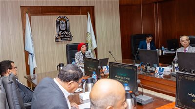 مجلس جامعة الأقصر يقر منحًا للطلاب الوافدين ويستعد لإطلاق قمة دولية للأمن السيبراني والذكاء الاصطناعي