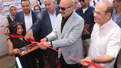 محافظ السويس يفتتح معرض 