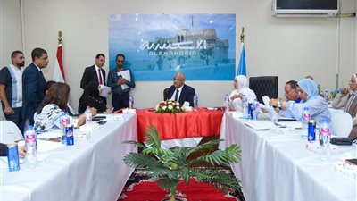محافظ الإسكندرية يبحث شكاوى أهالي الجمرك وغرب والعجمي ويوفر 10 فرص عمل  5 فرص لذوي الهمم 