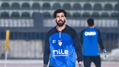 مهدى سليمان يهدى جائزة أفضل لاعب لجماهير الزمالك 
