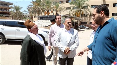 الأشموني يستمع للمرضى ويشدد على انتظام الخدمات الصحية بمستشفى ديرب نجم 