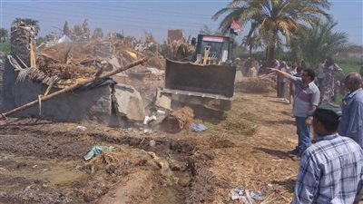إزالة التعديات ومصادرة مواد البناء في إطسا بالفيوم