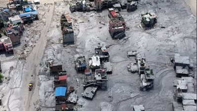 سباق محموم لإغاثة نيبال والتبت وسط تحذيرات من انفجار بحيرة الفيضان