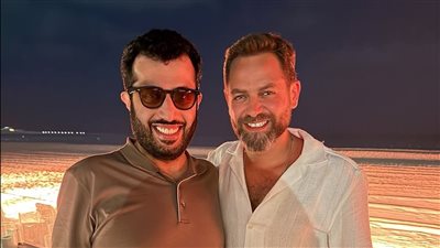 نادر نور يحتفل مع تركي آل الشيخ بنجاح أغنية