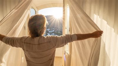 ضوء الشمس ليس مجرد فيتامين د.. إنه جهاز التحكم عن بعد للجسم