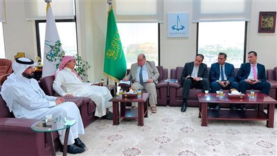 قنصل مصر بالرياض يبحث تعزيز التواصل مع الجالية وفتح آفاق جديدة للتعاون والاستثمار