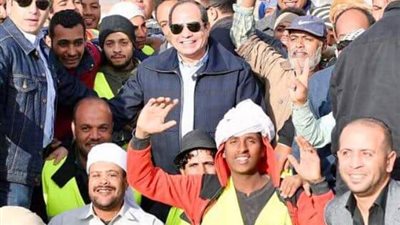 كاتبة:  السيسي يتابع مشاكل المواطن اليومية بنفسه وتوجيهاته تعكس الانحياز التام للشارع